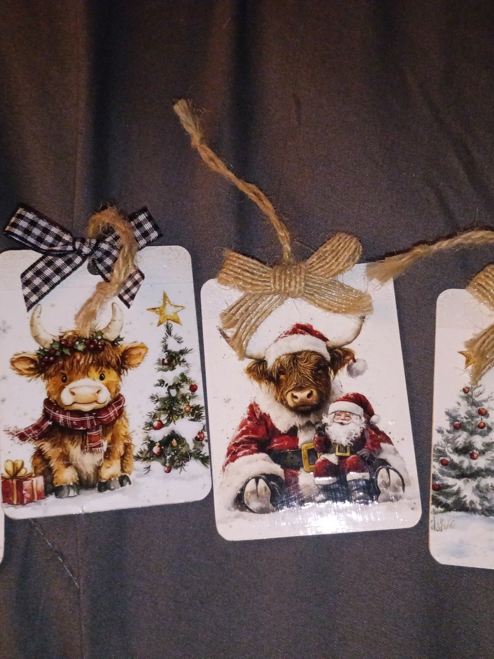 Festive Highland Cow Christmas Gift Tags - Set of Decorative Holiday Tags